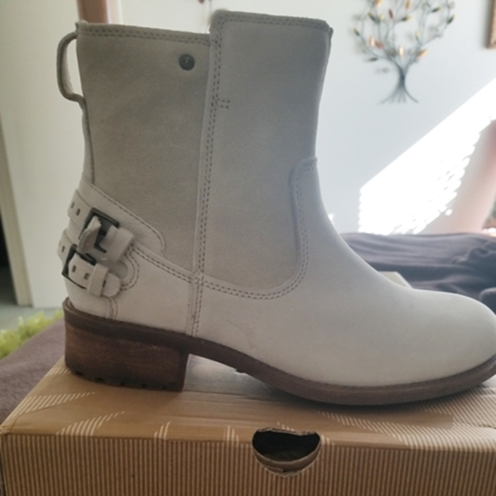 UGG Orion Boot Glacier sz 7.5